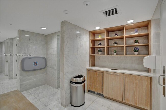 Building Photo - 400 Sunny Isles Blvd