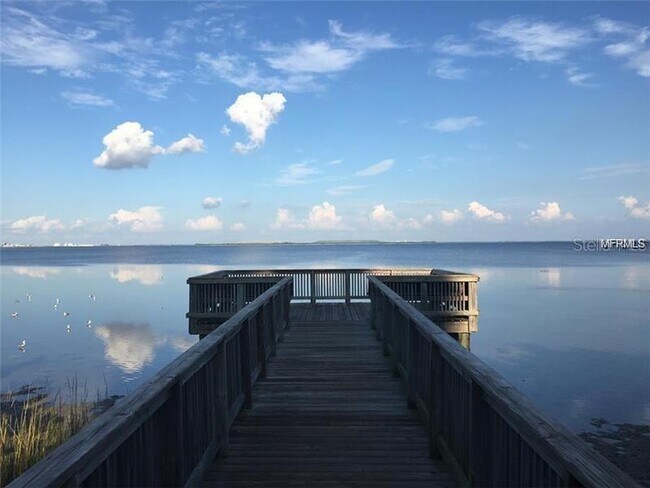 Building Photo - 2947 Pointeview Dr