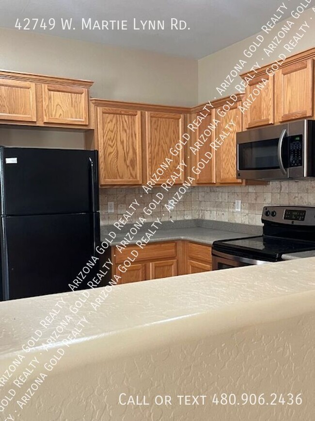 Building Photo - 42749 W Martie Lynn Rd