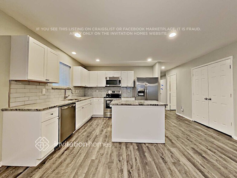 Building Photo - 112 Abelia Dr