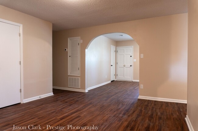 Building Photo - 2708 E Antler Dr