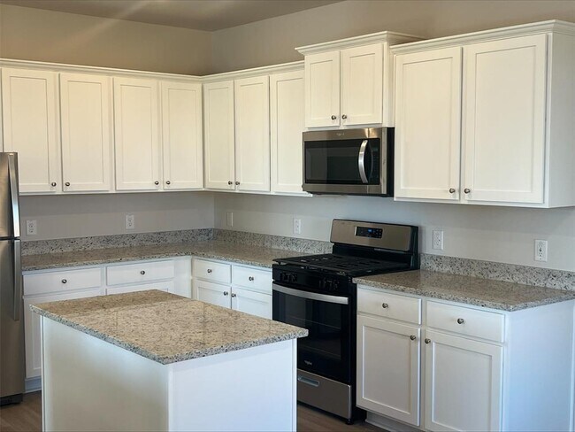 Building Photo - 15850 Berry Hl Dr
