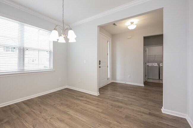 Building Photo - 123 Renwood Rd