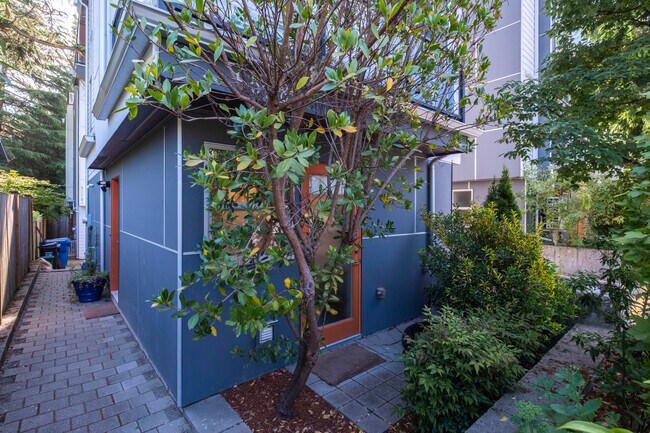 Building Photo - 9528B 8th Ave NW