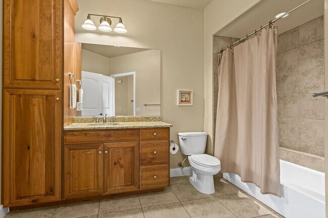 Building Photo - Fully Furnished 2 Bedroom Home.