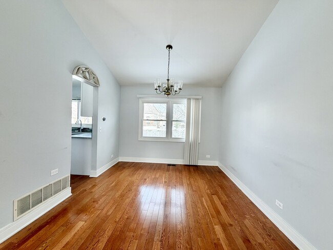 Building Photo - 213 Vintage Ln