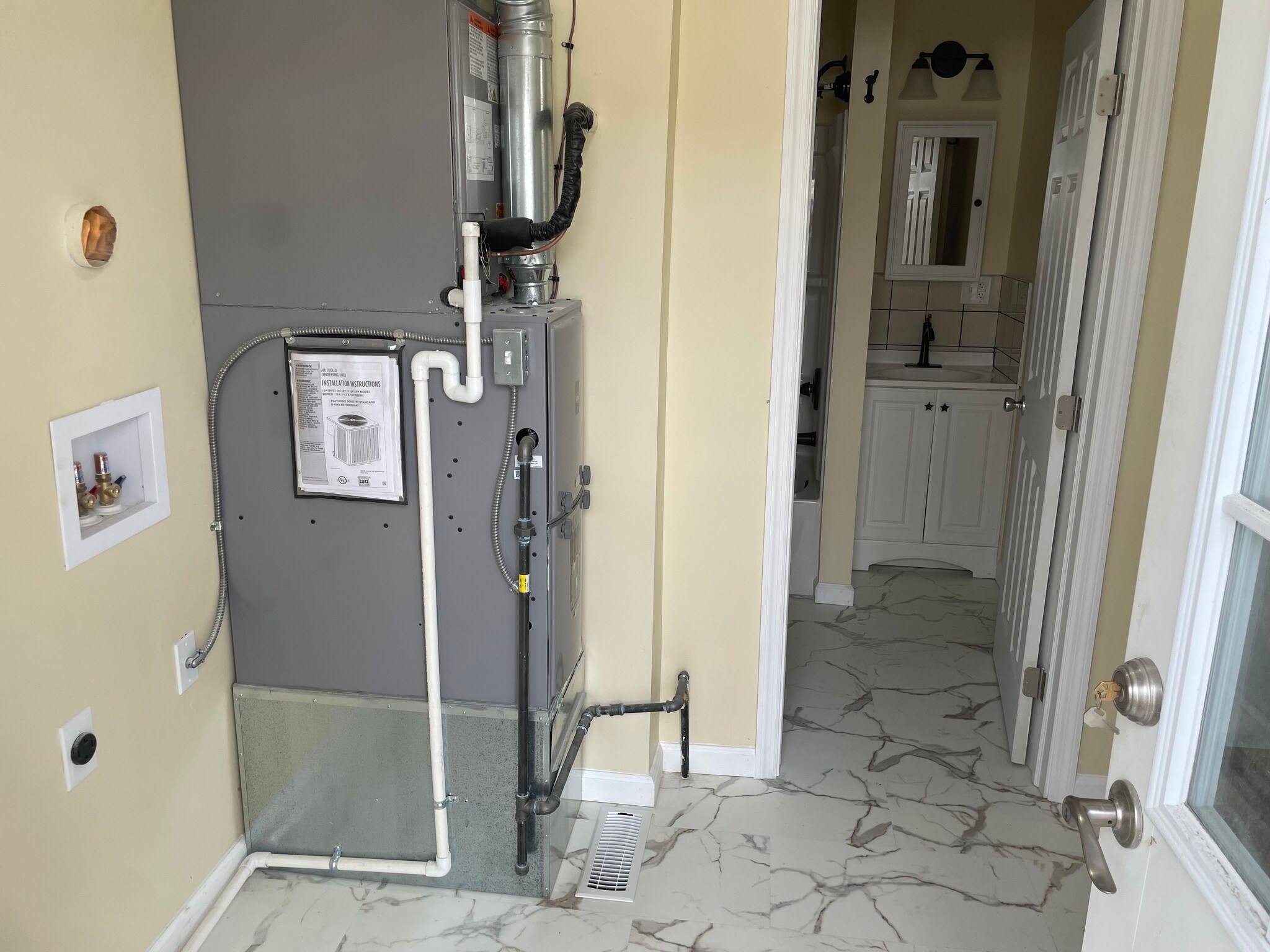 Building Photo - 1574 Montgomery Ave