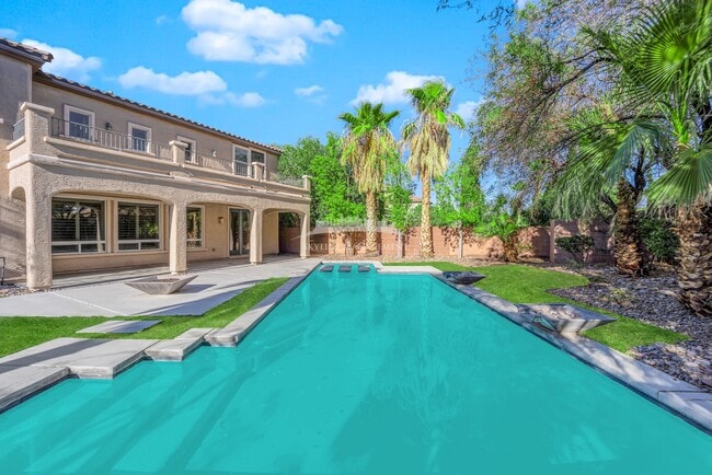 Building Photo - 8445 Cambrils Ave
