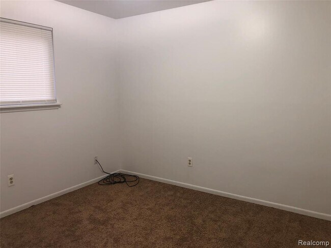 Building Photo - 18633 Negaunee