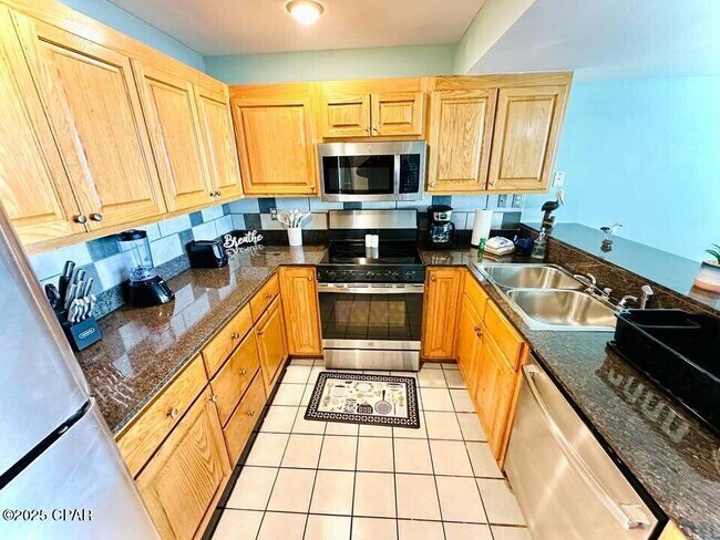 Building Photo - 6905 Thomas Dr