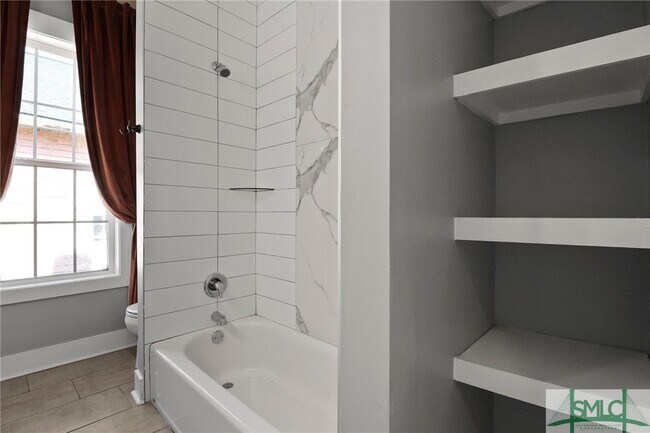Building Photo - 608 W 37th St