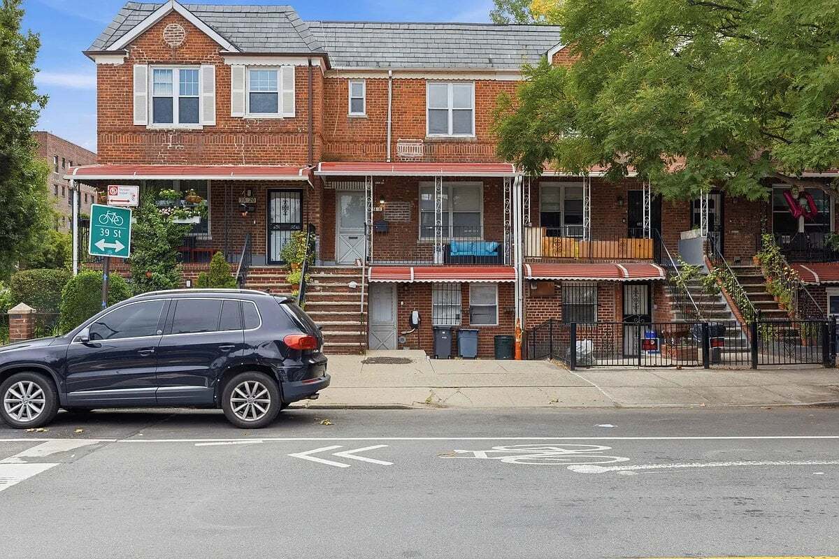 Building Photo - 38-18 47th Ave