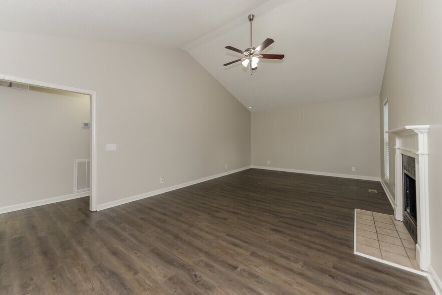 Building Photo - 1701 Hunters Branch Rd