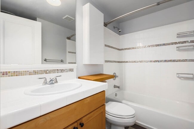 Building Photo - 1621 E Fir St