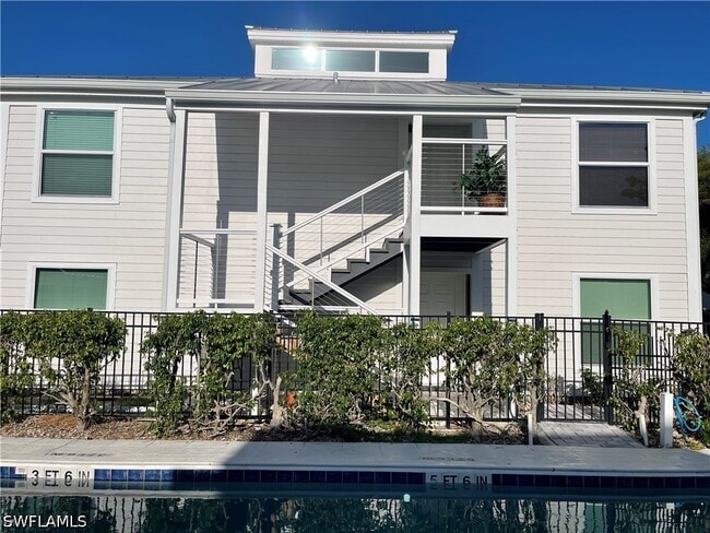 Building Photo - 254 6th Ave S