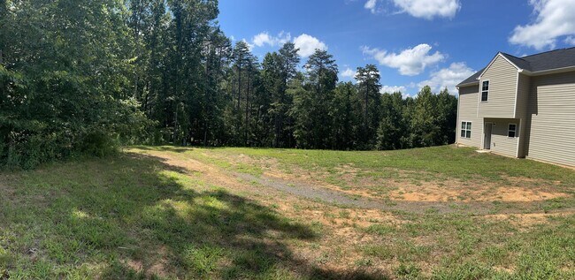 Building Photo - Available Now – Spacious 4BR Home on 1.5 Acres in Rural Hall!