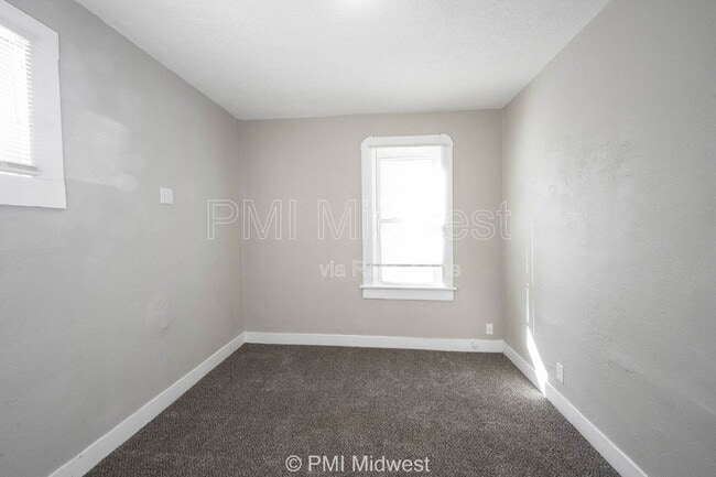 Building Photo - 101 N State Ave