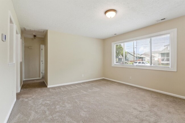 Building Photo - 4BR | 2 Full Baths | Downtown Newport News