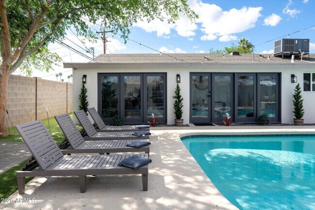 Building Photo - 423 N 73rd Pl