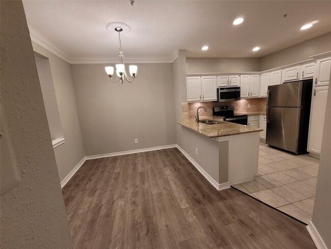 Building Photo - 1919 Post Oak Park Dr