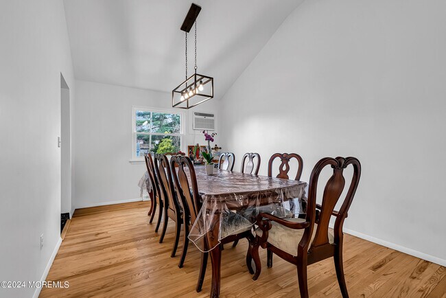 Building Photo - 36 Community Dr