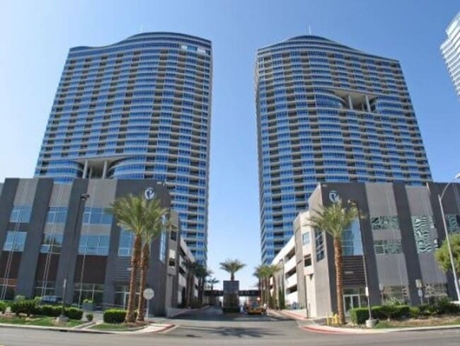 Building Photo - Panorama Towers / Villa Style Condo on two...