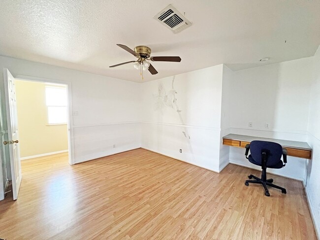 Building Photo - 101 Capt Lee