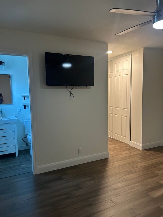 Building Photo - Updated Home