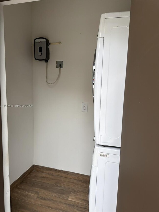 Building Photo - 4020 NW 1st Ave