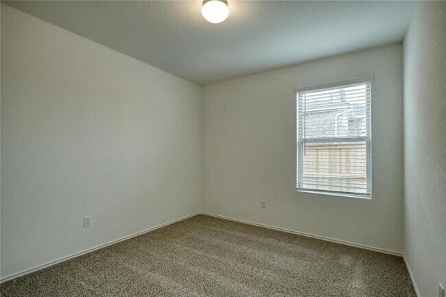 Building Photo - 1424 Chad Dr