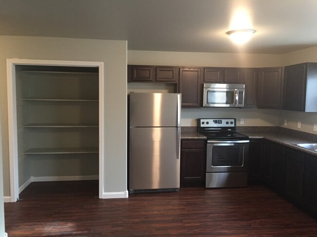 Building Photo - 730 10th St W