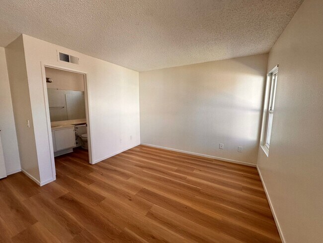 Building Photo - 2bd/2ba Home - Village Lakes Community