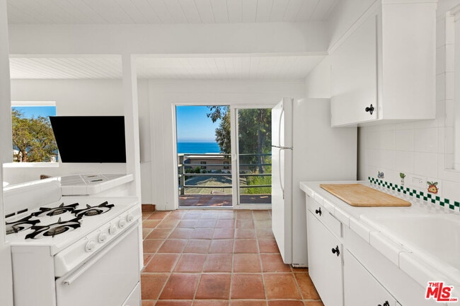 Building Photo - 31562 Broad Beach Rd