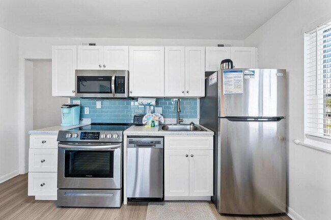 Building Photo - 400 Plantation Rd