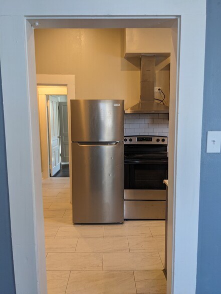 Building Photo - 534 E Sycamore St