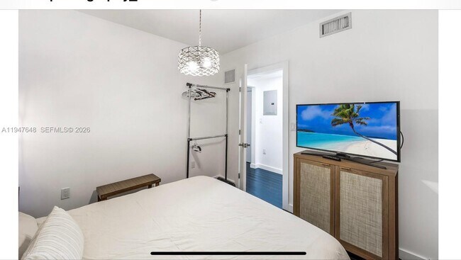 Building Photo - 557 Michigan Ave