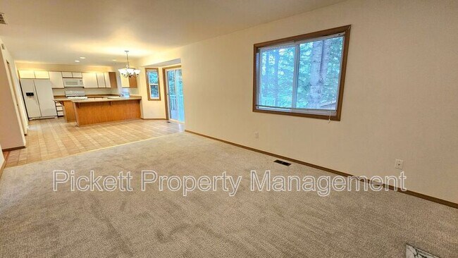 Building Photo - 12220 Ravena Pl NW