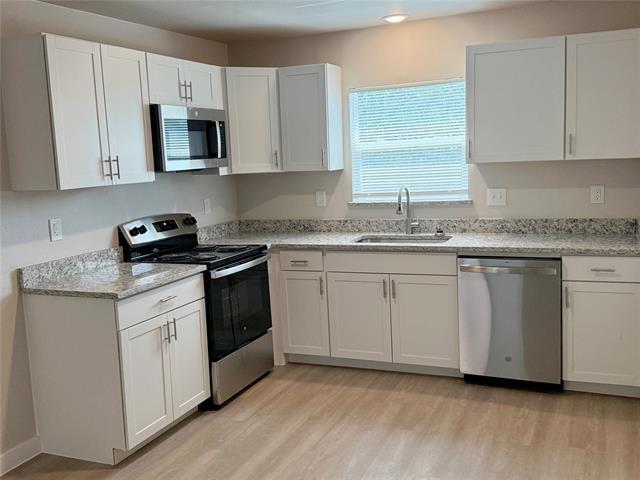 Primary Photo - 399 Blackbourn St