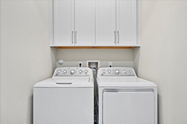 Building Photo - 7114 Edison Pl