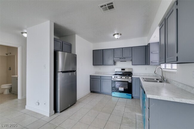 Building Photo - 6987 Mendon Ln