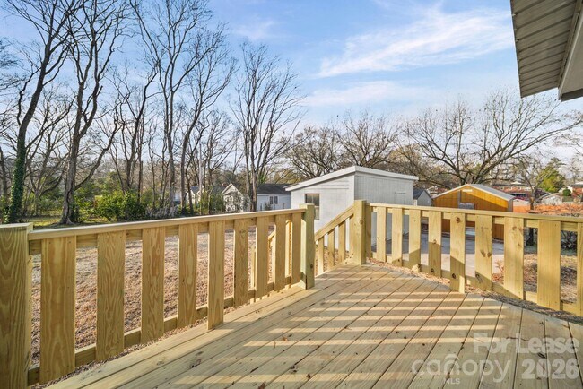 Building Photo - 1703 Lowder St