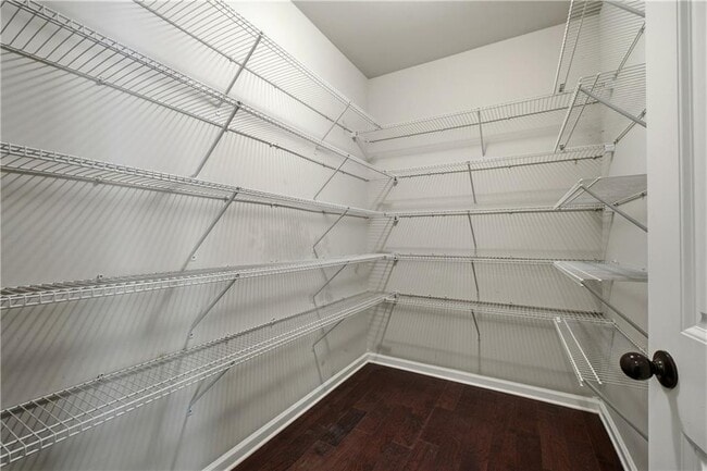 Building Photo - 4910 Belcrest Way