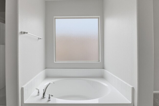 Building Photo - SW!!! Casita!!!! Single Story!!! 4 Bedrooms!!! Gated!!! End or Cut De Sac!!! Community green area...