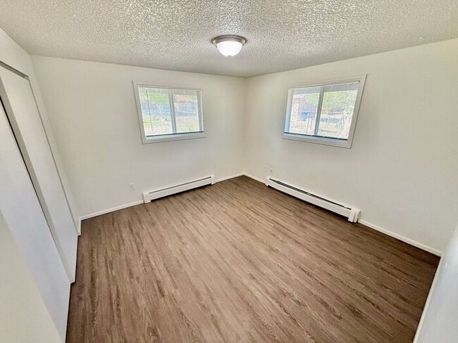 Building Photo - Updated 2 bedroom ranch in north Loveland!...