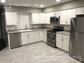 Building Photo - Remodeled 2 bedroom 1 bath apartments in M...