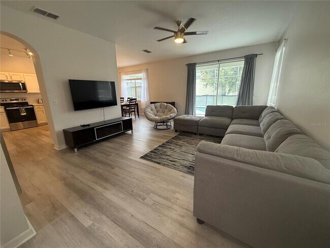 Building Photo - 1675 Royal Ridge Dr