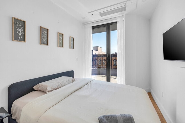 Building Photo - 217 Schaefer St