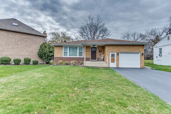 Building Photo - 645 Justina St