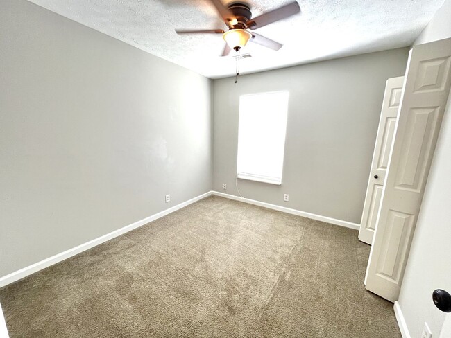 Building Photo - 4/2.5 Beautiful Nashville Craftsman in Nas...