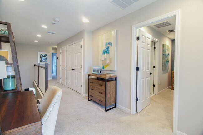 Building Photo - For Rent – Modern 3-Bedroom Townhome - Ava...